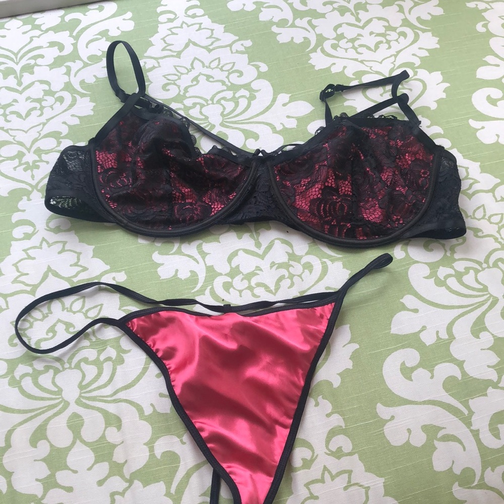 🖤4/$25🖤 Pink and black lace bra and panty set